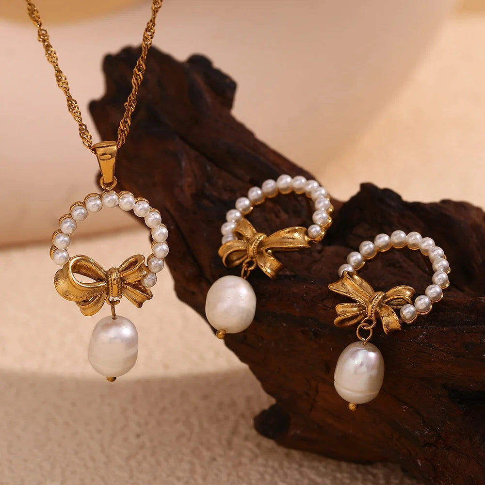 Fine Fashion Jewelry Sets 18K Gold Plated Stainless Steel Natural Pearl Bow Pendant Necklace and Earrings Jewelry Sets for Women
