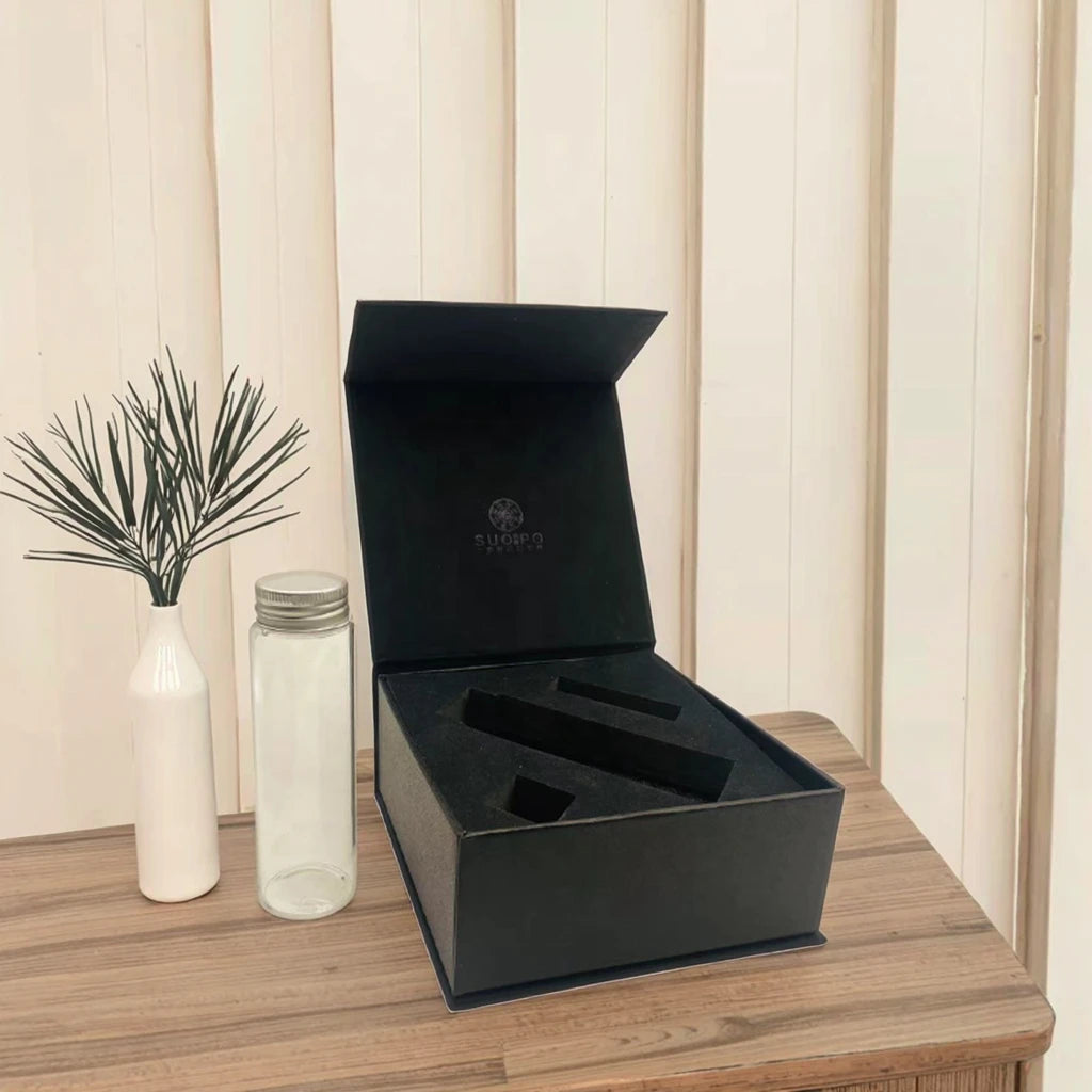 Custom Logo Black Luxury Waterproof Paperboard Magnetic Folding Packaging Embossing UV Printing Gift Box Closure with Foam