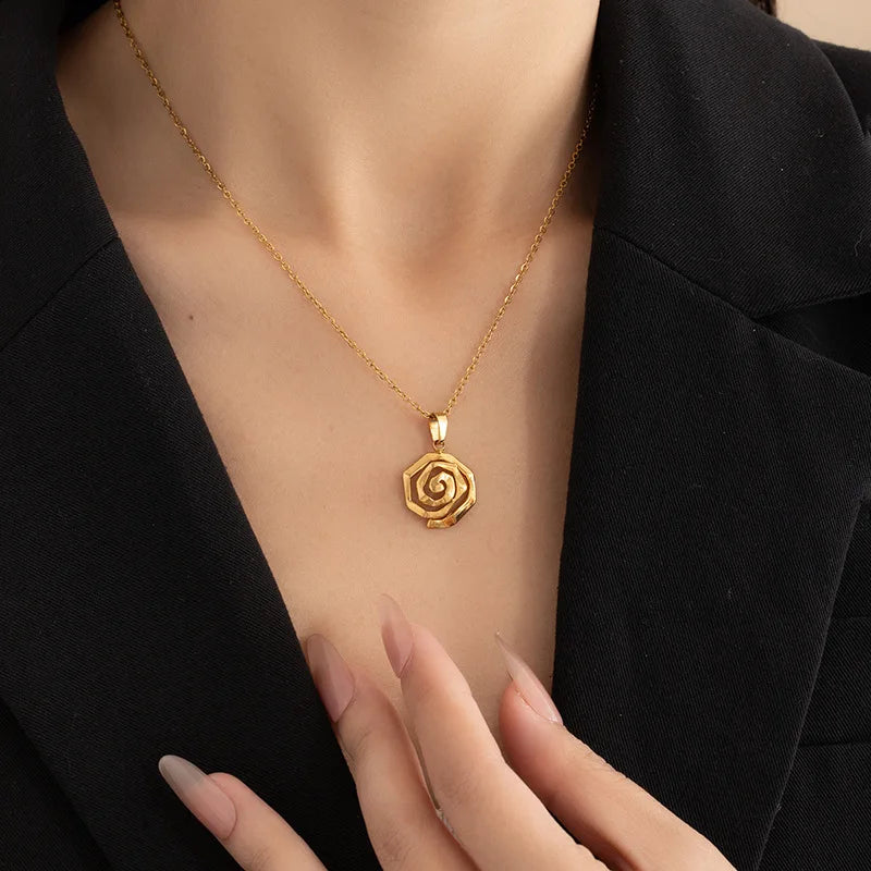 Factory Wholesale Fashion Classic Non-fading Stainless Steel Rose Flower Pendant Necklace for Women