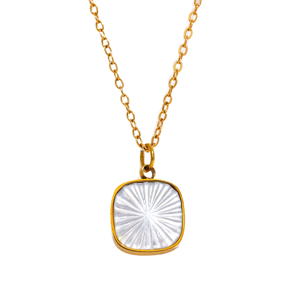 SSeesy Ocean Design Women Necklace Jewelry 18k PVD Plated Stainless Steel Waterproof Small Shell Pendant Necklace for Gift