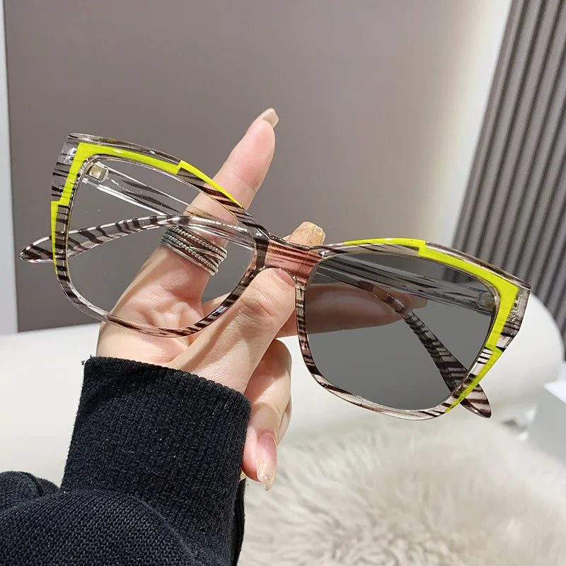 2024 Hot Selling New Trendy Photochromic Anti Blue Light Glasses Women Square Computer Glasses Eyeglasses Frames
