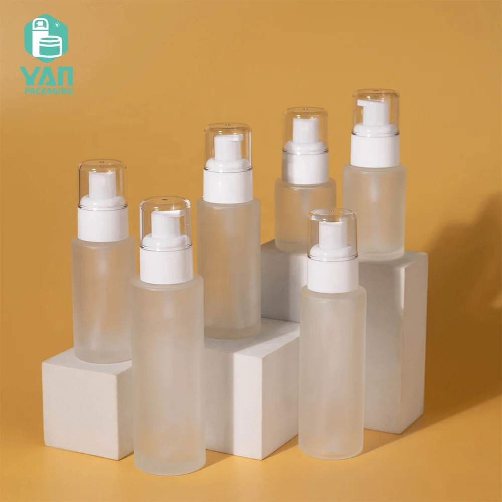 YAN Packaging 20ml 30ml Clear Frosted Round Flat Shoulder Lotion Serum Cream Cosmetic Glass Bottle with Plastic Sprayer Pump Cap
