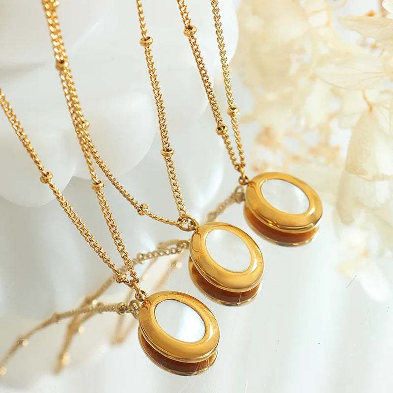 French Elegant 18k Gold Plated Cowrie Geometric Necklaces Fancy White Shell Oval Shaped Stainless Steel Vintage Necklace