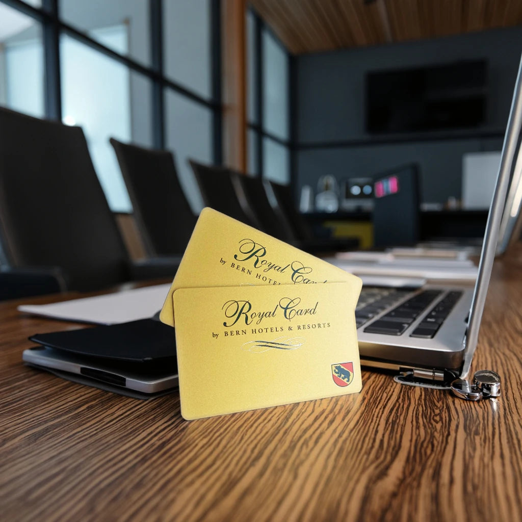 Boye Business VIP Signature PVC Magnetic Stripe QR Code Card with Offset Printing Film Lamination Gold/Silver