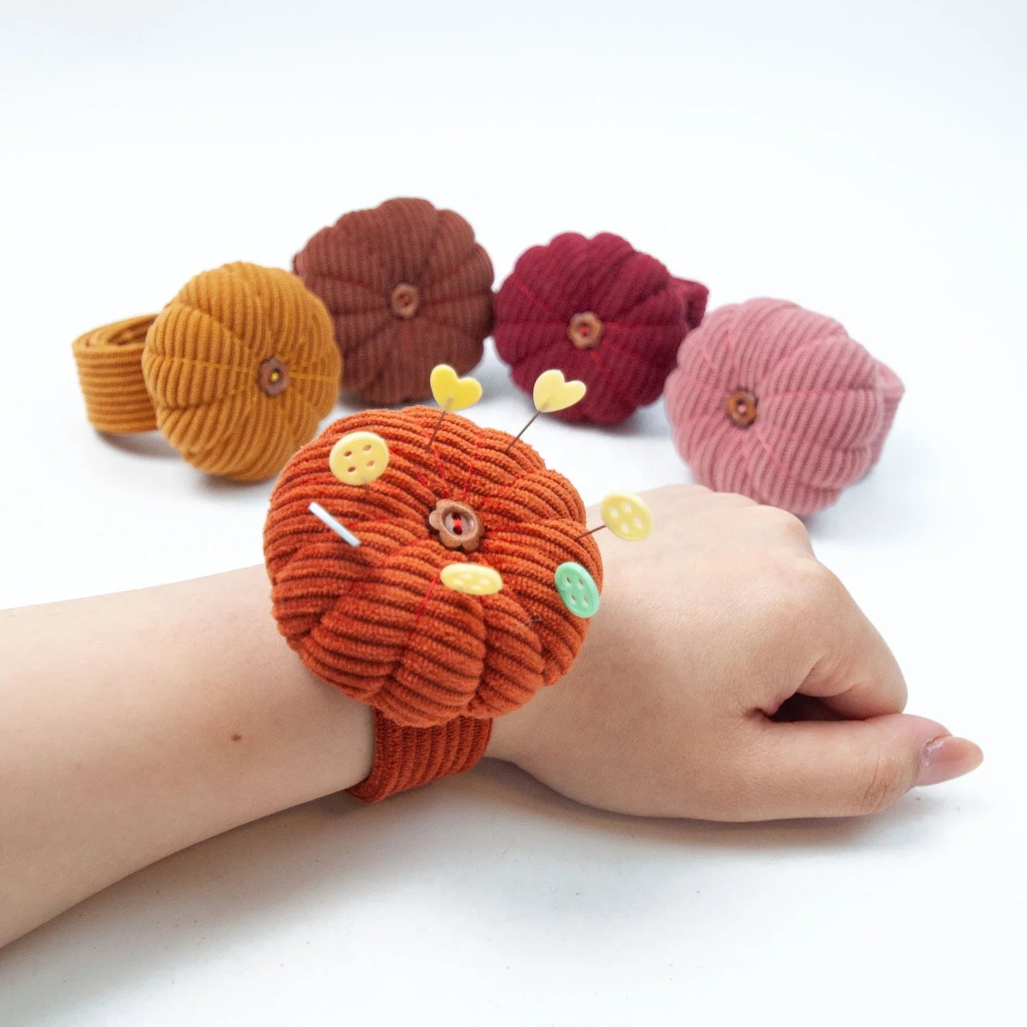 Wrist Pin Cushion Pincushions Needlework DIY Handcraft Needles Holder for Sewing and Quilting Pop Snap Ring Pumpkin Shaped