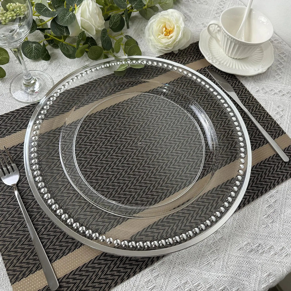 Custom 13 Inch Vintage Party Banquet Plastic Beads Clear Table Charger Plates with Silver Rim for Wedding Dinner Reception