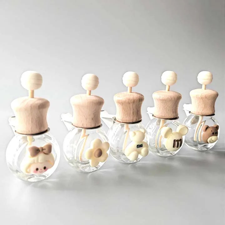 Wholesale J&H Brand Luxury Model 8ml Car Vent Diffuser Bottle Cute Flower Fragrance Aroma Glass Perfume Bottle Rubber Stopper