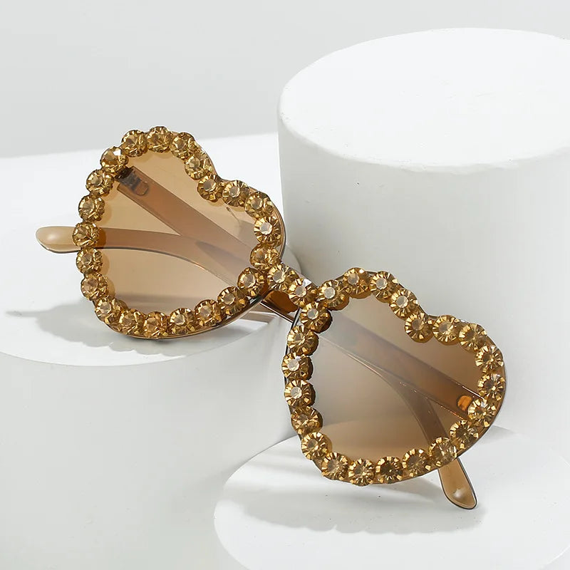 2023 Spring New Sunglasses Personalized Love Diamond Glasses Fashion Versatile Peach Heart Sunglasses Female
