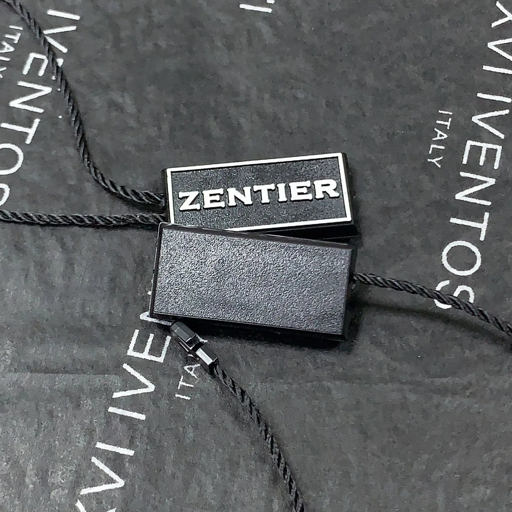 Custom Embossed Eco-Friendly Luxury Plastic Watch Hang Tags with Custom String for Garment Shoes Bags Packaging Accessories