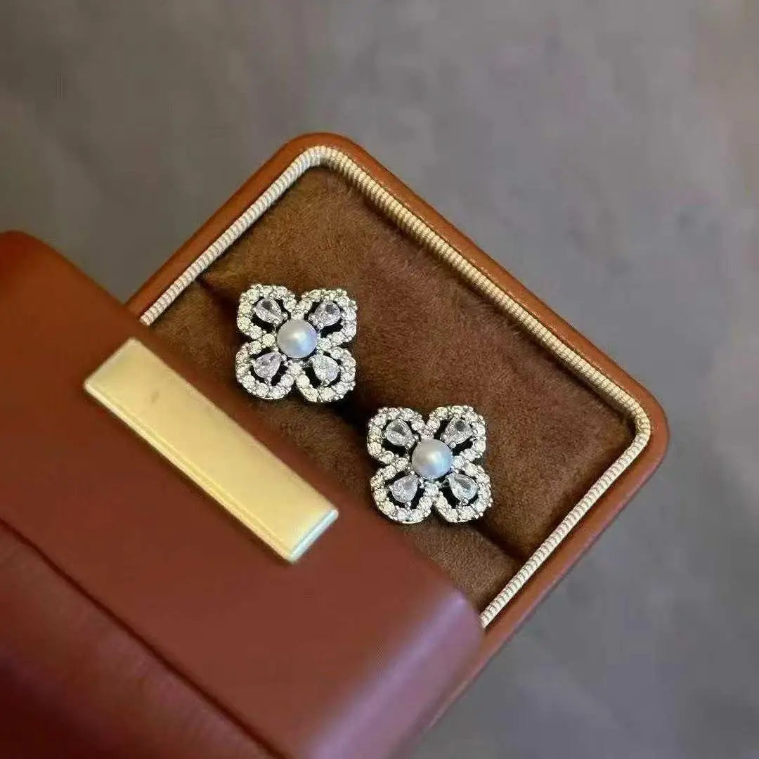 New Four Leaf Clover Stud Earrings 5-6mm Natural White Freshwater Bread Pearl Platinum Plated Luxury Premium Pearl Jewelry