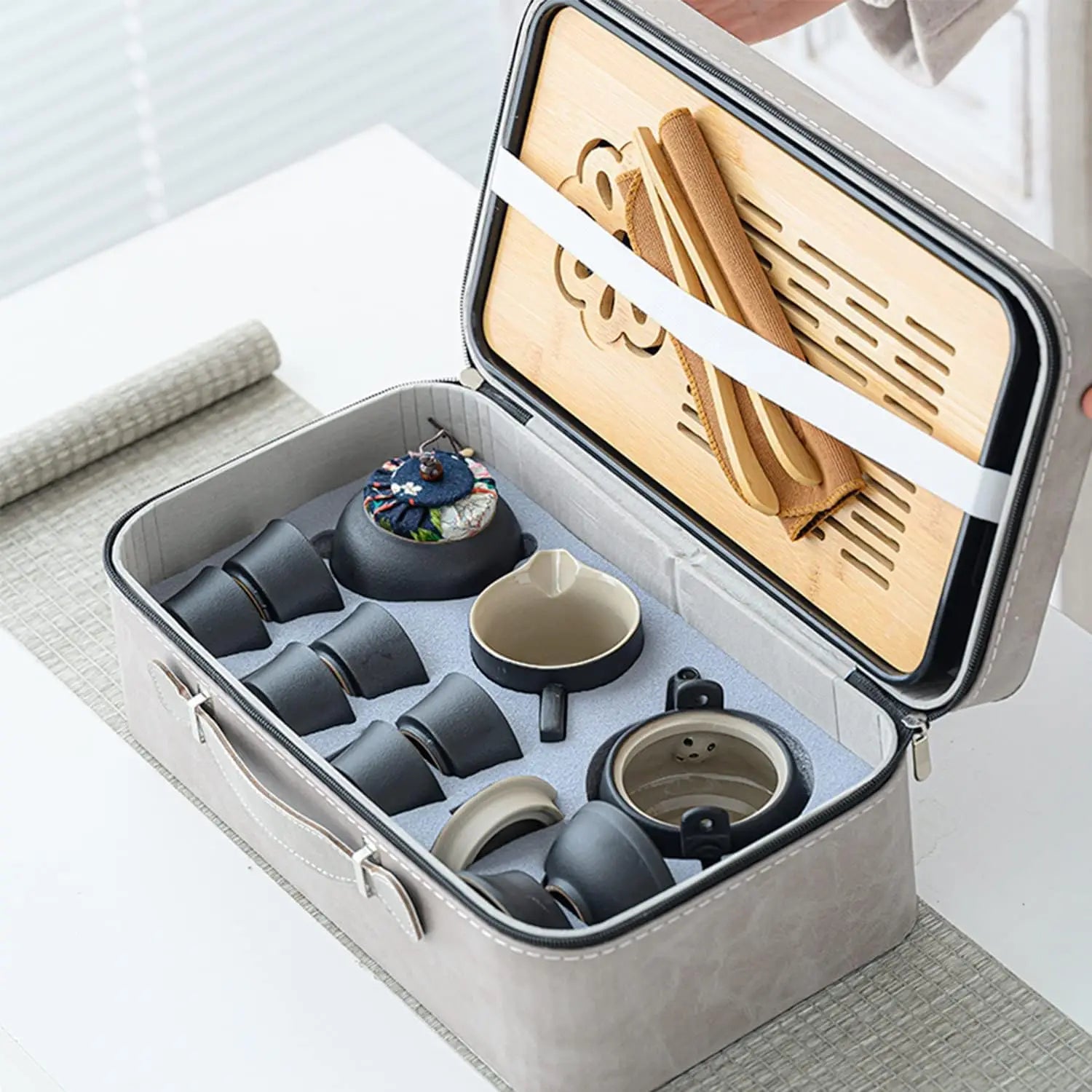 Customizable LOGO 13-Piece Portable European-Style Ceramic Asian Tea Set with Grey Leather Case Travel Tea Set