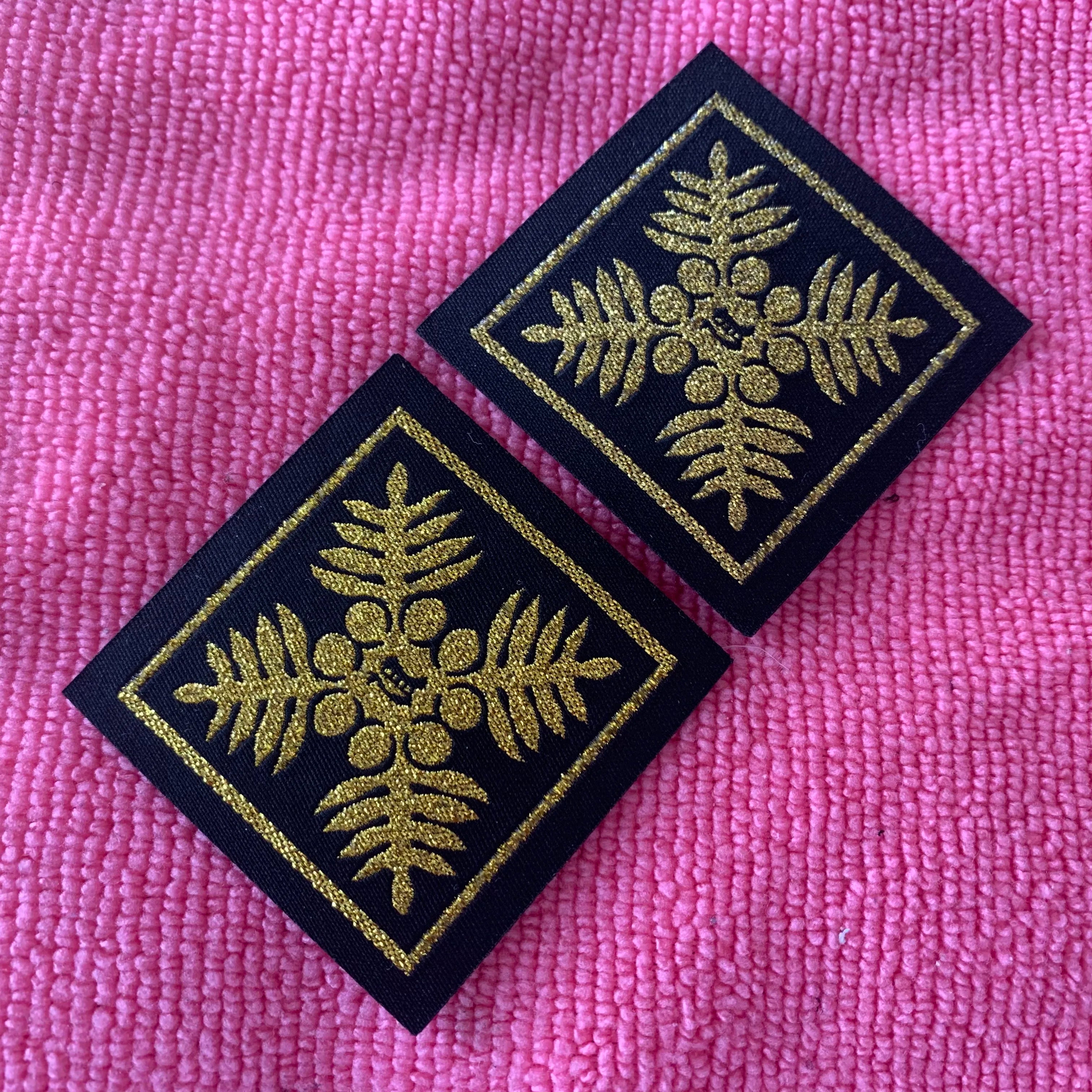 Exquisite Brand Shiny Gold Outside Woven Labellaser Cut Gold Text Apparel Clothing Label for Jeans