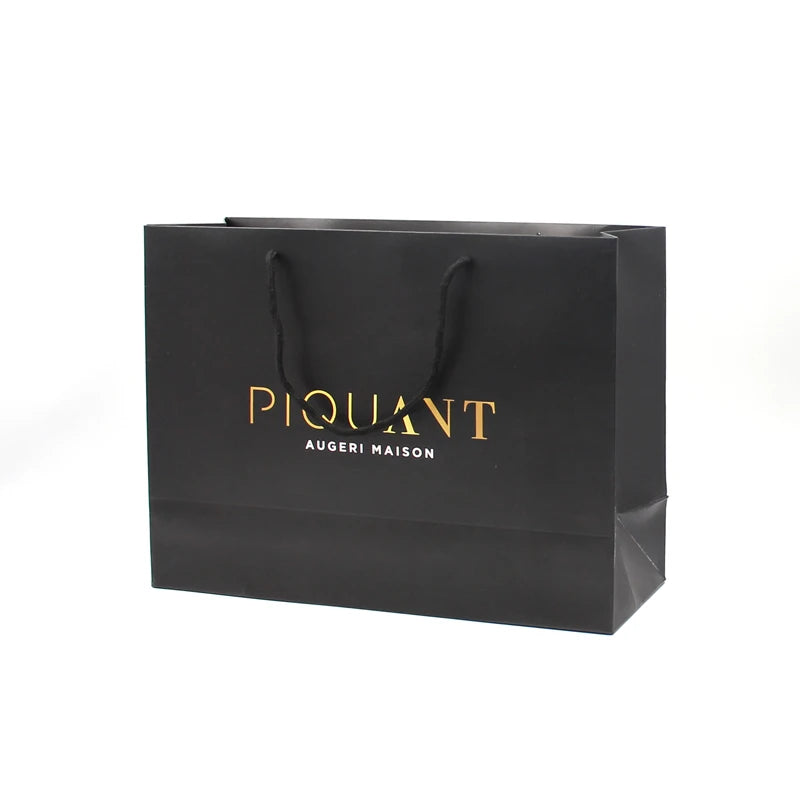 China Custom Logo Recyclable Garment Gift Bag Art Paper Eco-Friendly Stylish Shoes & Clothing Packaging
