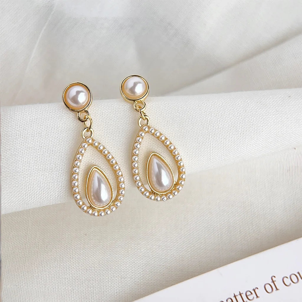 Retro Pearl Earrings Palace Style Hollow Water Drop Earrings Light Luxury Temperament Simple Earrings