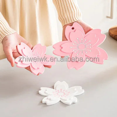 Hot Seller Kitchen Accessories Small Fresh Japanese Insulation Pad PVC Table Mats Silicone Coasters