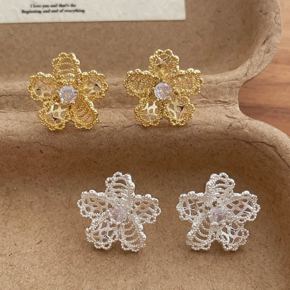 New Arrival Delicate Lace Flower Zircon Stud Earrings Brass Metal Minimalist Jewelry Earring for Ladies