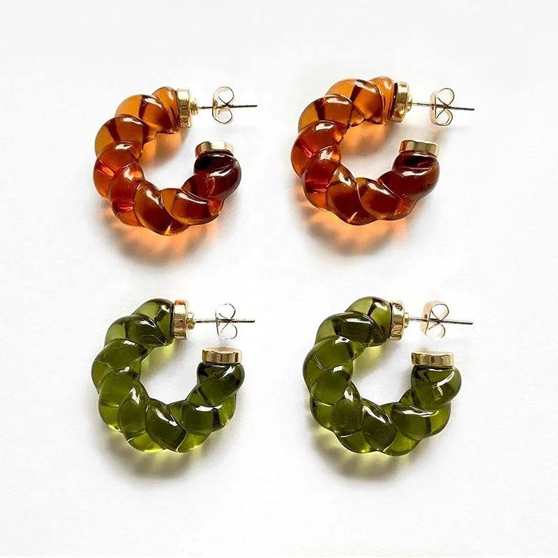 Vintage Fashionable and Unique C-Shaped Design 18K Gold Plated Twisted Amber Resin Hoop Earrings for Party