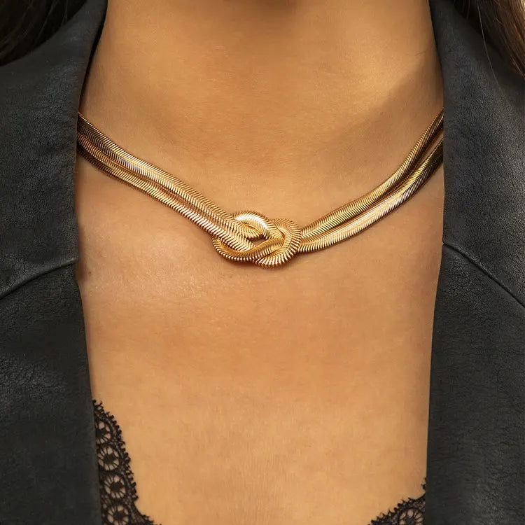 Fashion Gold Knot Torque Clavicle Chain Necklace Ladies Metallic Texture Double Layer Knotted Snake Chain Necklace for Women
