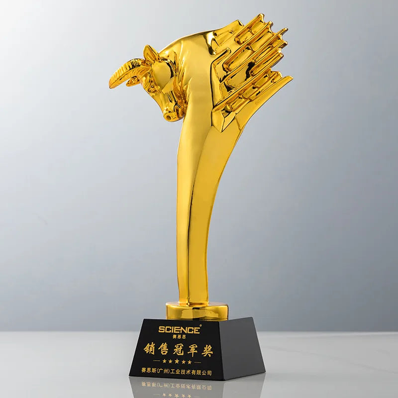 Customized Falcon Gold Plating Crystal Glass Trophies Medals & Plaques for Team Building Bull Awards