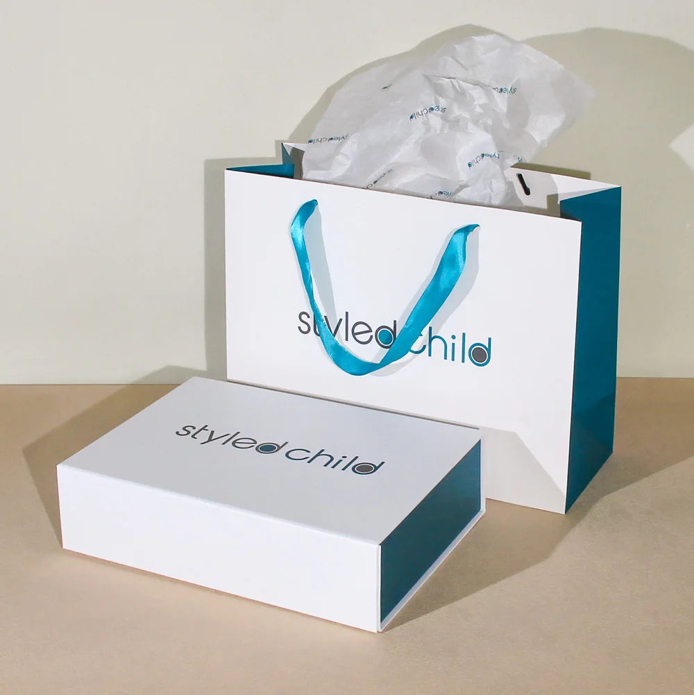 Wholesale Luxury Art Paperboard Gift Shopping Bags Customized Handles Recyclable Packaging for Underwear Socks Brands Logo