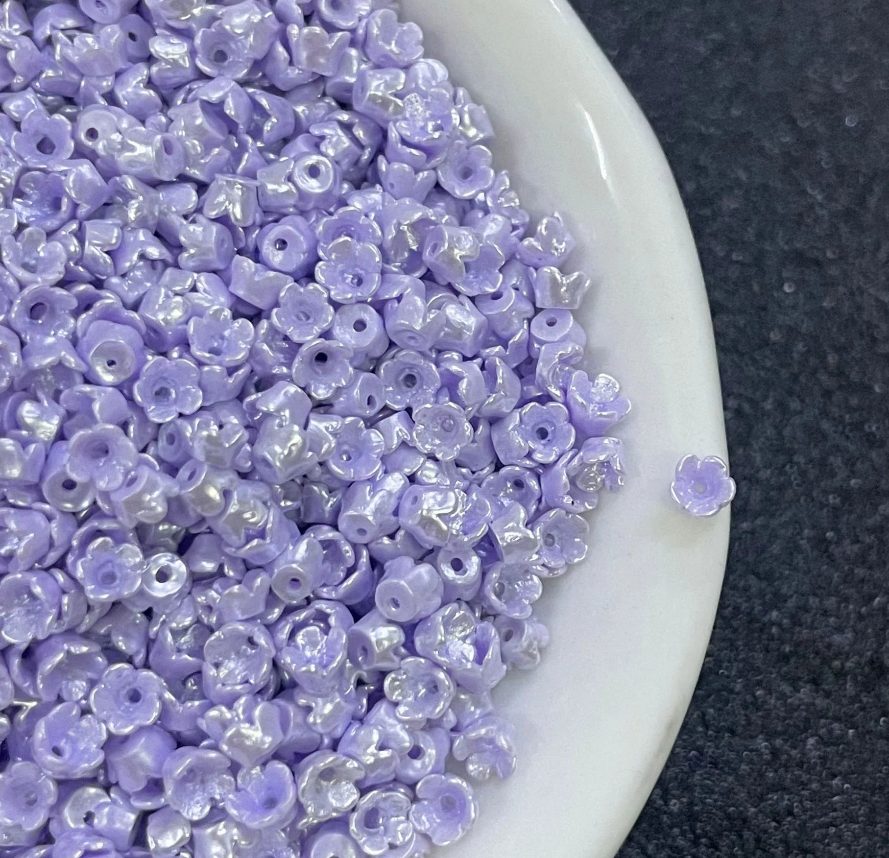Dainty 3.5mm Colorful Small Flower Charm Cream Daisy Beads for Diy Necklace Bracelet Anklet Earring Craft Jewelry Accessories