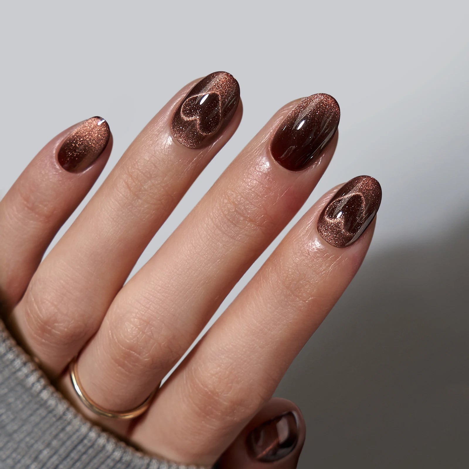 BTArtbox Artificial False Fake Nails Wholesale Soft Gel Extra Short Almond Brown Cat Eye Heart Glitter Press on Nails with Glue