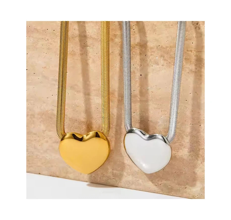 2024 Fine Love Heart Shaped Necklace 18K Gold Plated Snake Chain Heart Pendant Stainless Steel Necklace for Women