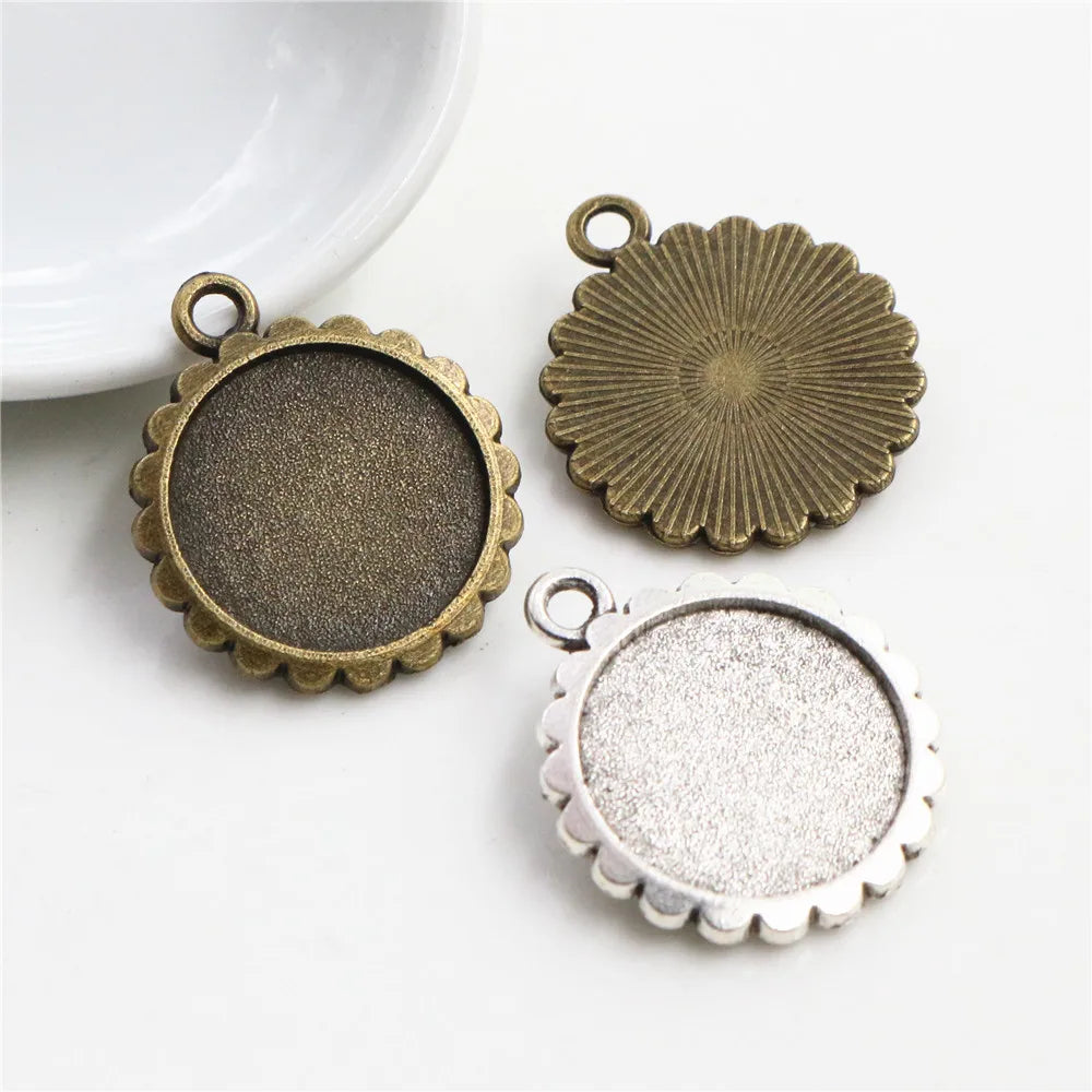 20pcs/pack 16mm Pendant Blank Bezel Trays Vintage Flower  Round Cabochon Base Setting DIY Necklace Jewelry Making Supplies