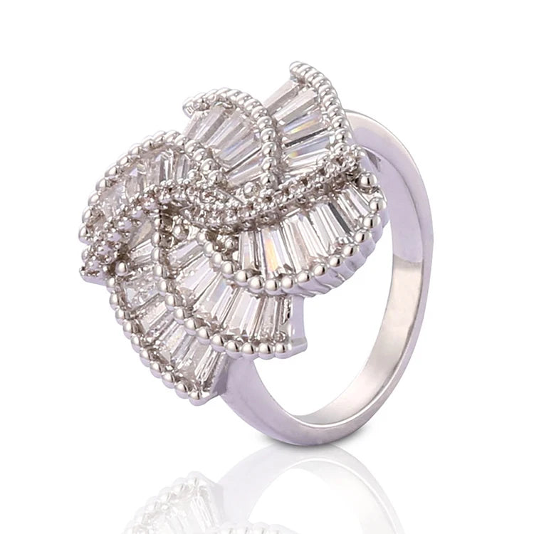 Latest Gift Items Fashion Zirconia Women Diamond Ring White Gold Wedding Ring
