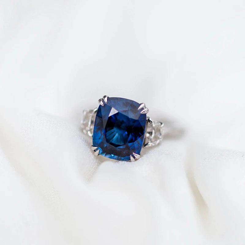 Luster Trilogy Style Three Stone Design 10k 14k 18k Gold  Blue 8*10mm Cushion Lab Grown Blue Sapphire Ring