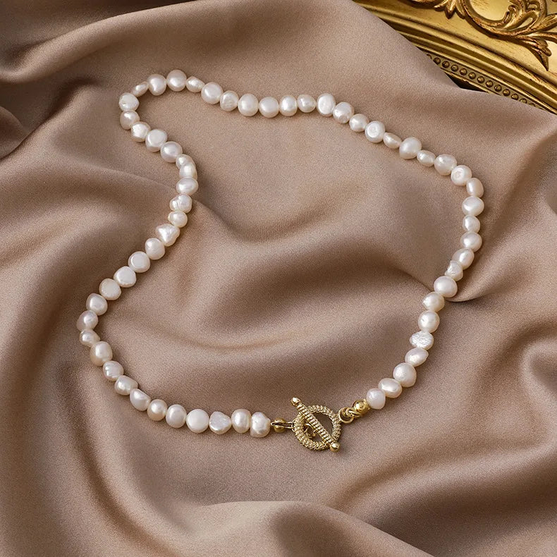 Fashion French Retro Baroque Fresh Water Pearl Necklace Simple OT Buckle Pearl Beaded Chain Short Choker Necklace for Woman