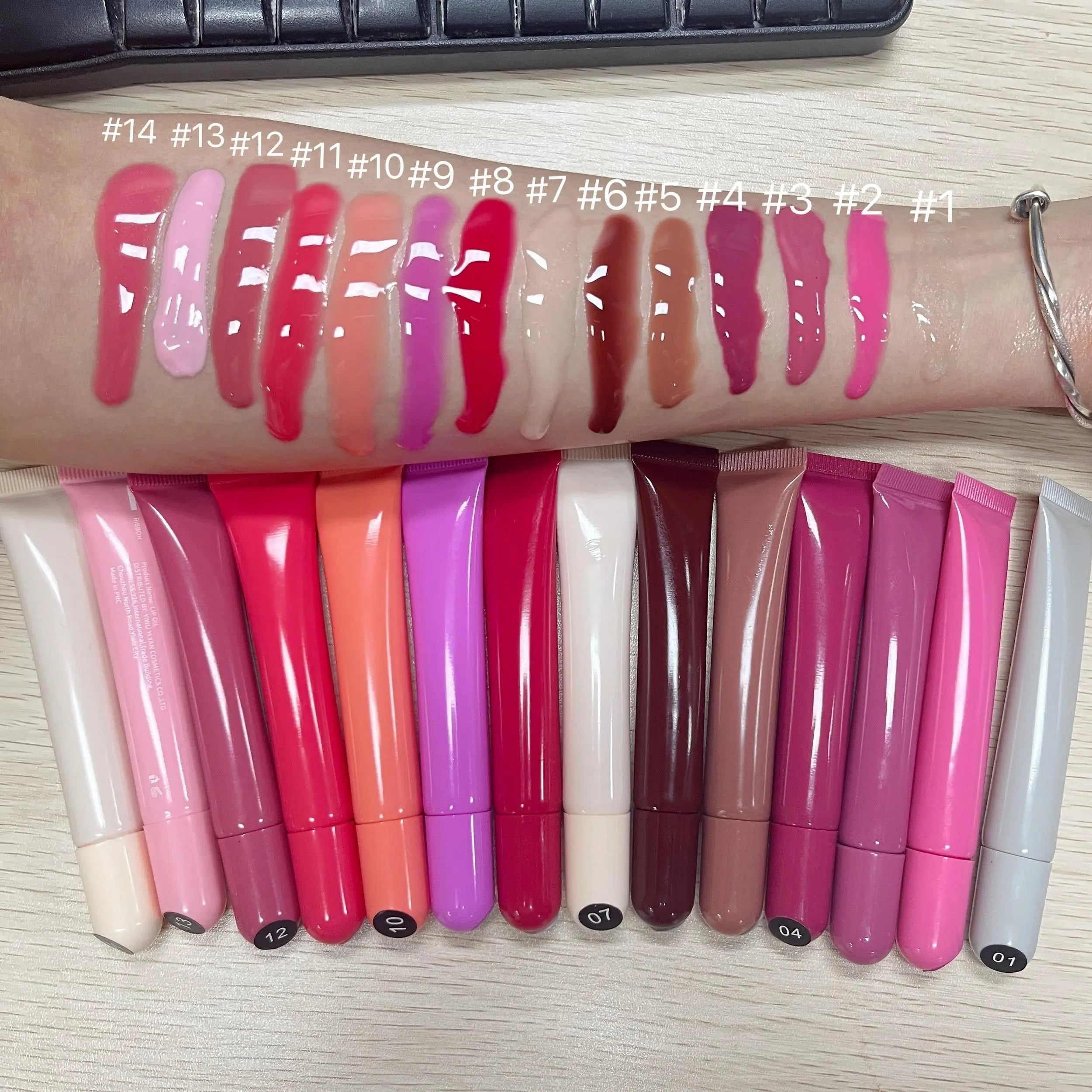 Custom Logo Glossy Liquid Lip Tint Oil Hydrating Glossy Vegan Makeup Lip Gloss Wholesale Lip Balm Treatment Plumper Gloss