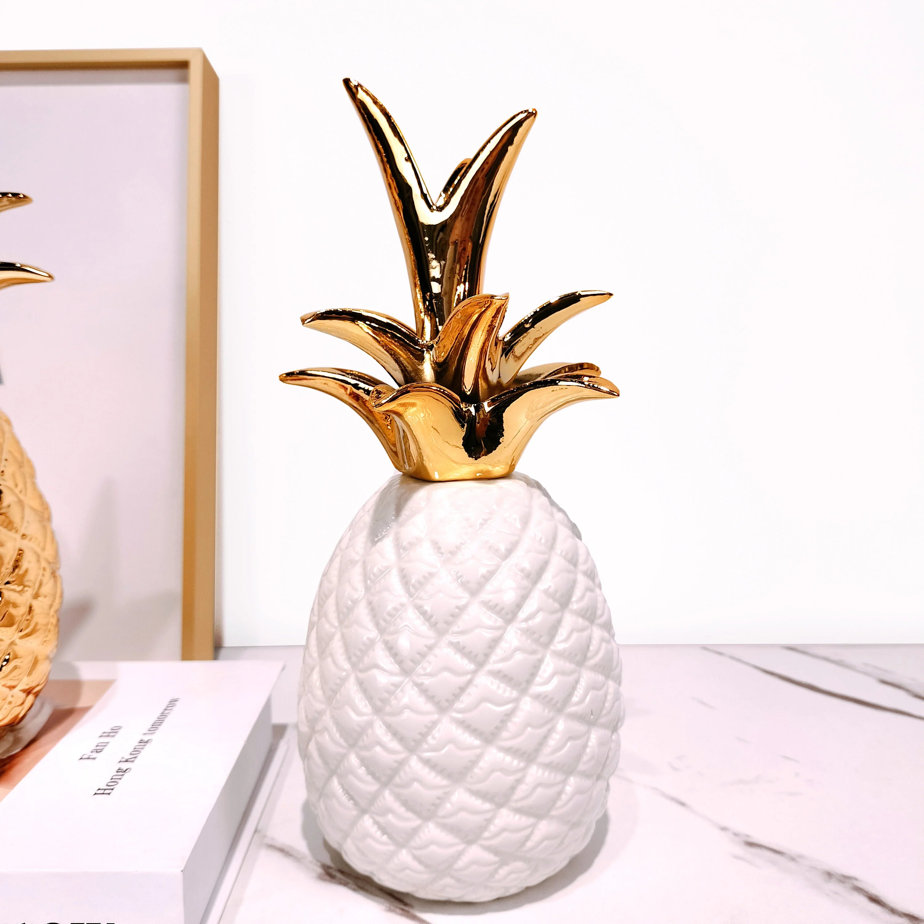 Modern Simple Light Luxury Style Household Decoration Ceramic Electric Gold Plated Pineapple Home Luxury Decor Accessories