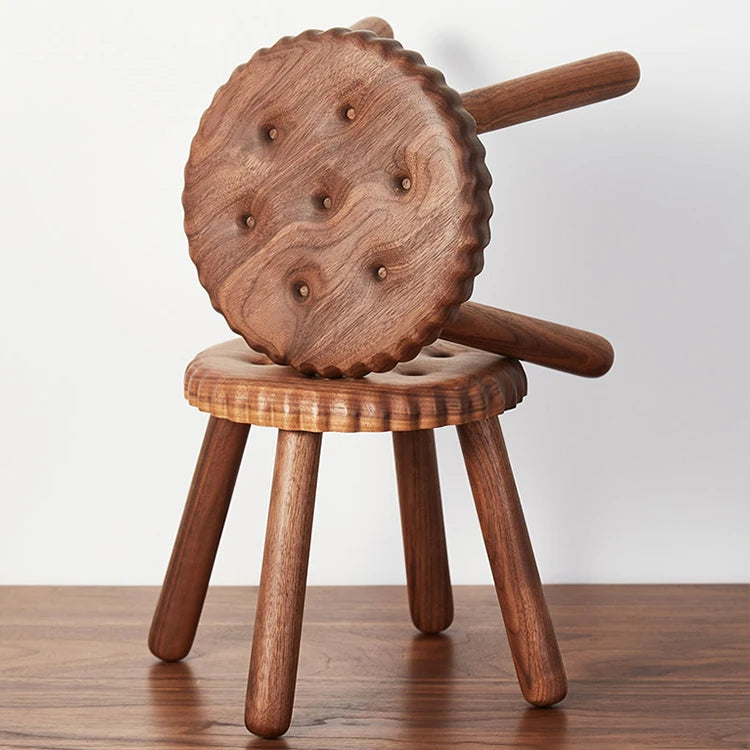 Custom Delicate Small Kids Natural Wooden Stools Cookie Shape Beech Walnut Wood Stool