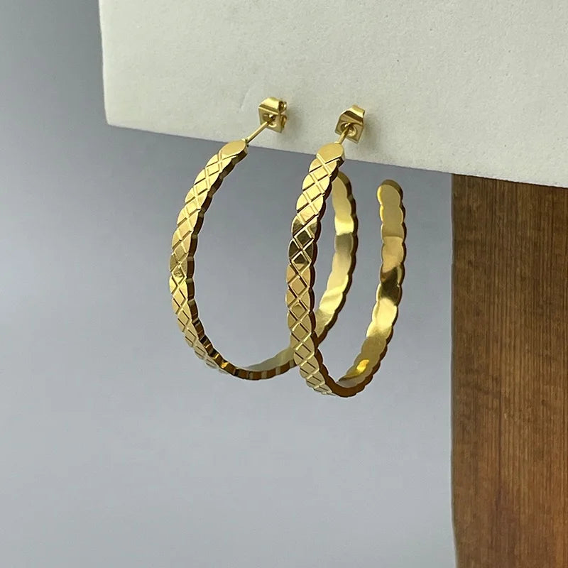 Latest 18K Gold Plated Stainless Steel Jewelry Striped Rhombus C Shape Hoop Accessories Earrings E221427