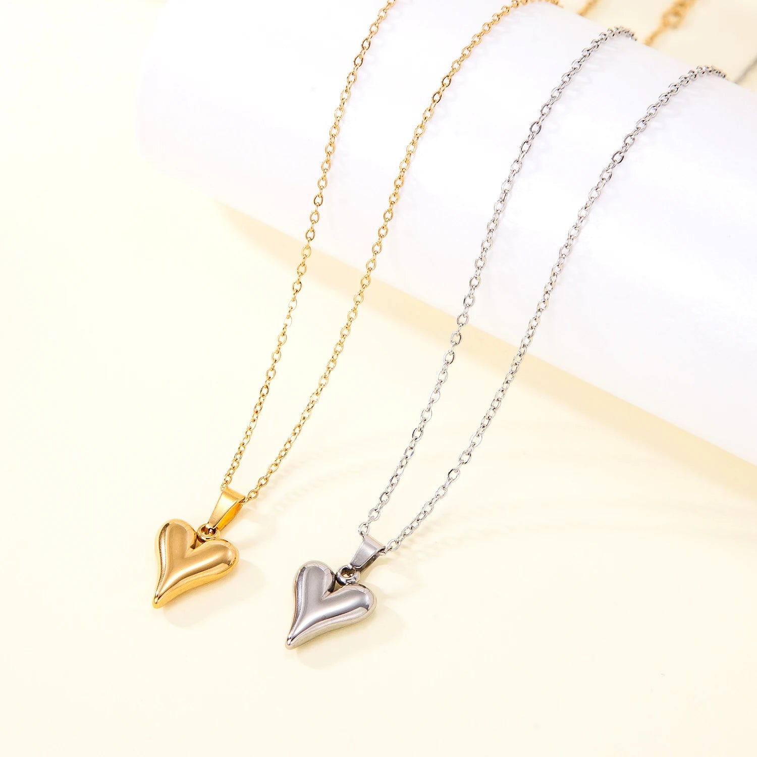 Wholesale Simple Stainless Steel 18k Gold Plated Furnace Vacuum Electroplating Heart Pendant Necklace