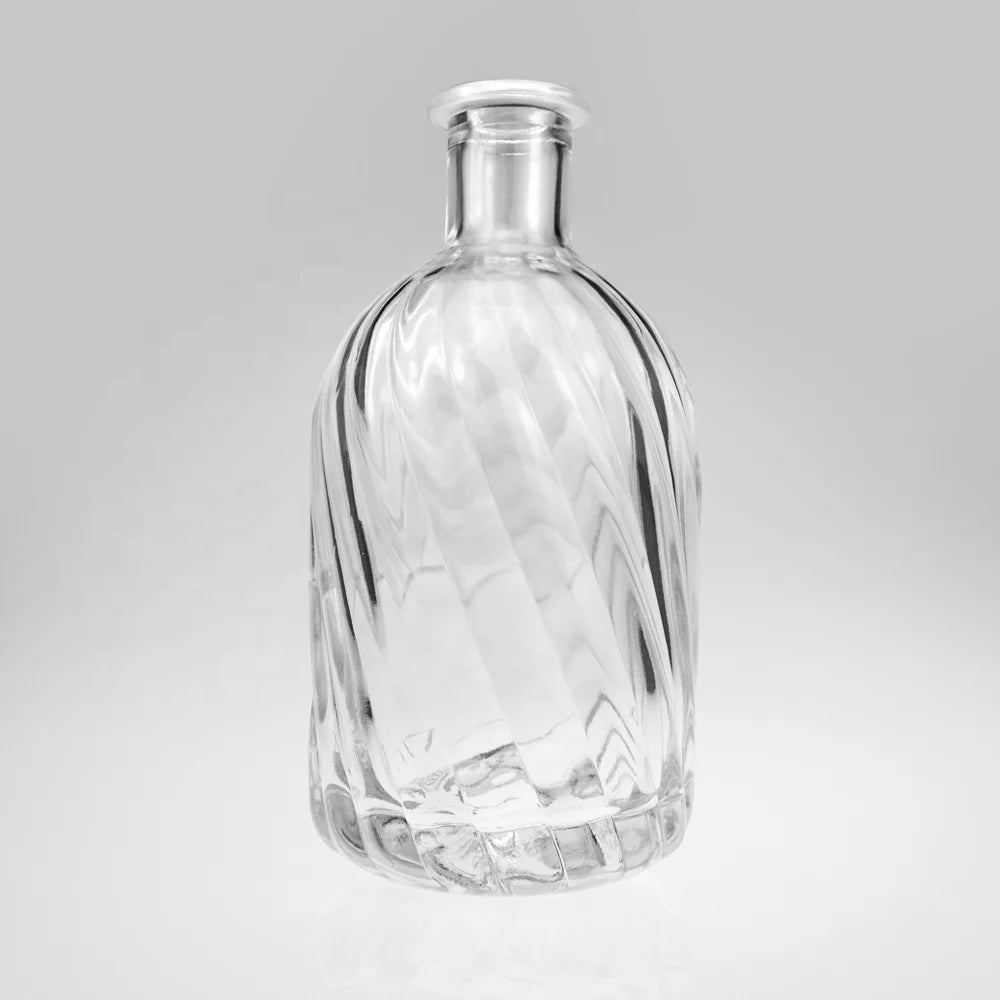 750ml Custom Design Whiskey Cork Sealed Glass Bottle for Water Wine Liquor Whisky Vodka Brandy Tequila and More Wholesale