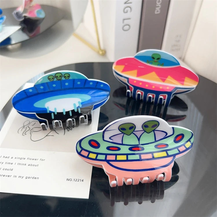 New Design Unique Funny Cartoon Anime Series Plastic 9.7cm Alien Spaceship UFO Shape Patterned Hair Claw Clip for Girls Headwear