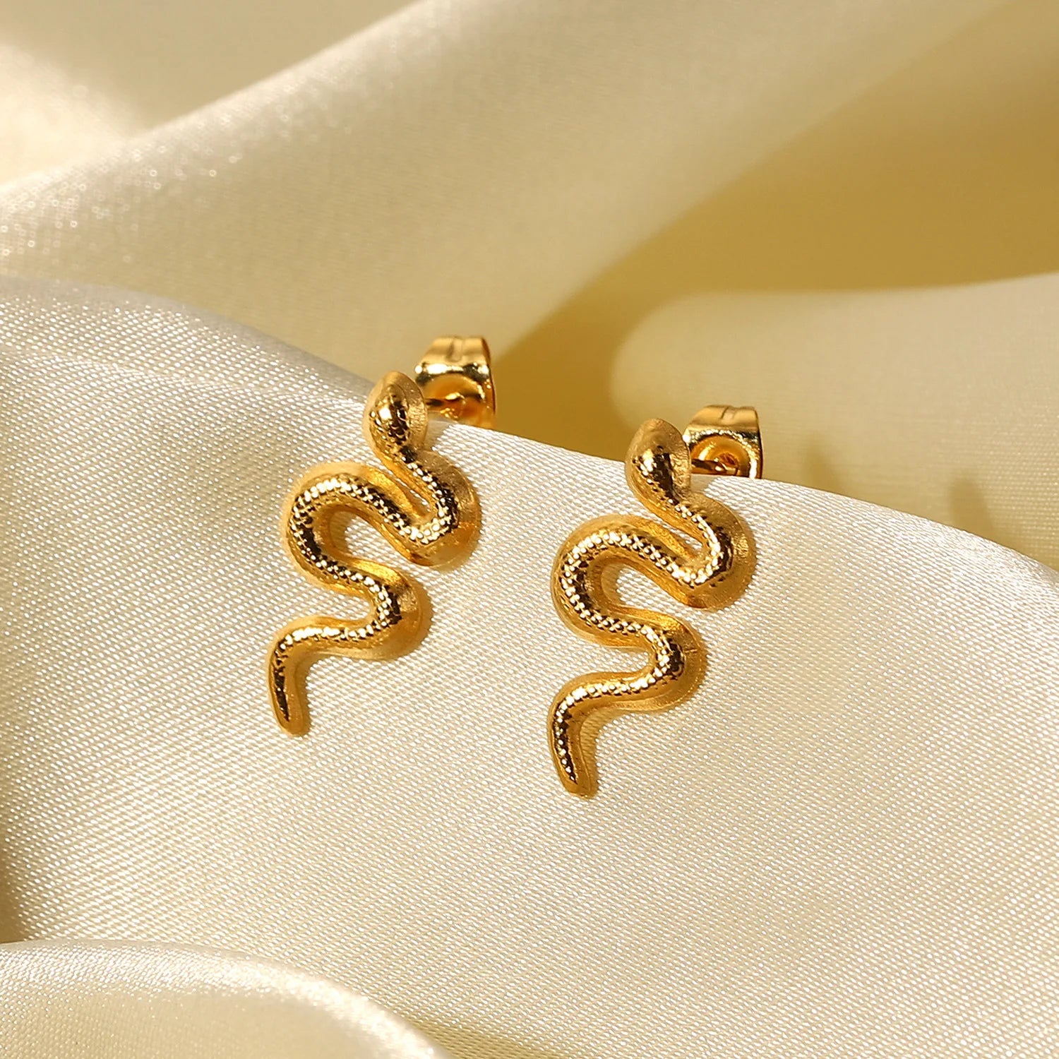 2022 New Arrival Vintage Earrings Jewelry Stainless Steel Earrings Personality Gold Snake Earrings for Women Girls