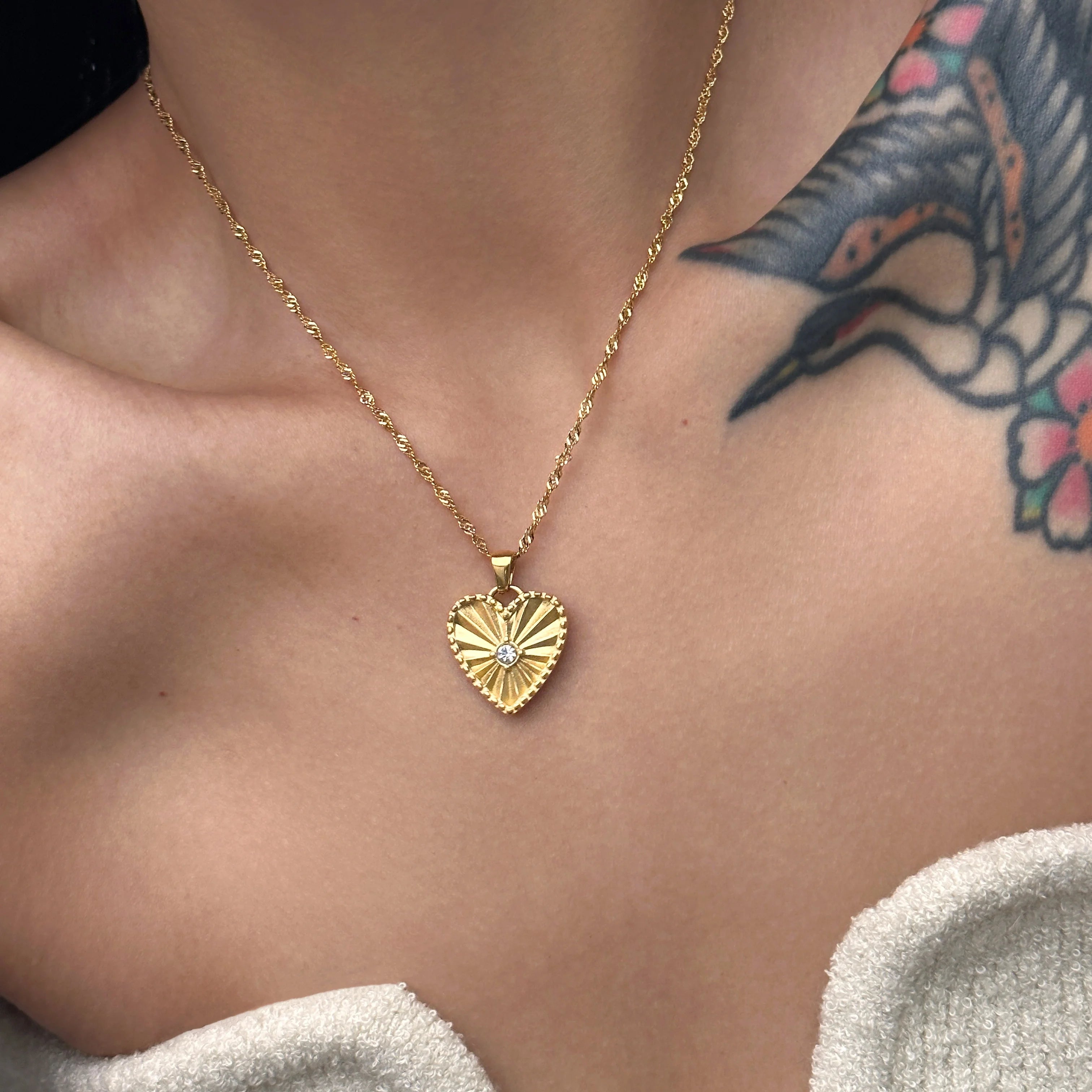 2023 Dazan New 18k PVD Gold Plated Tarnish Free Stainless Steel Embossed White Zircon Love Heart Pendant Necklace for Women