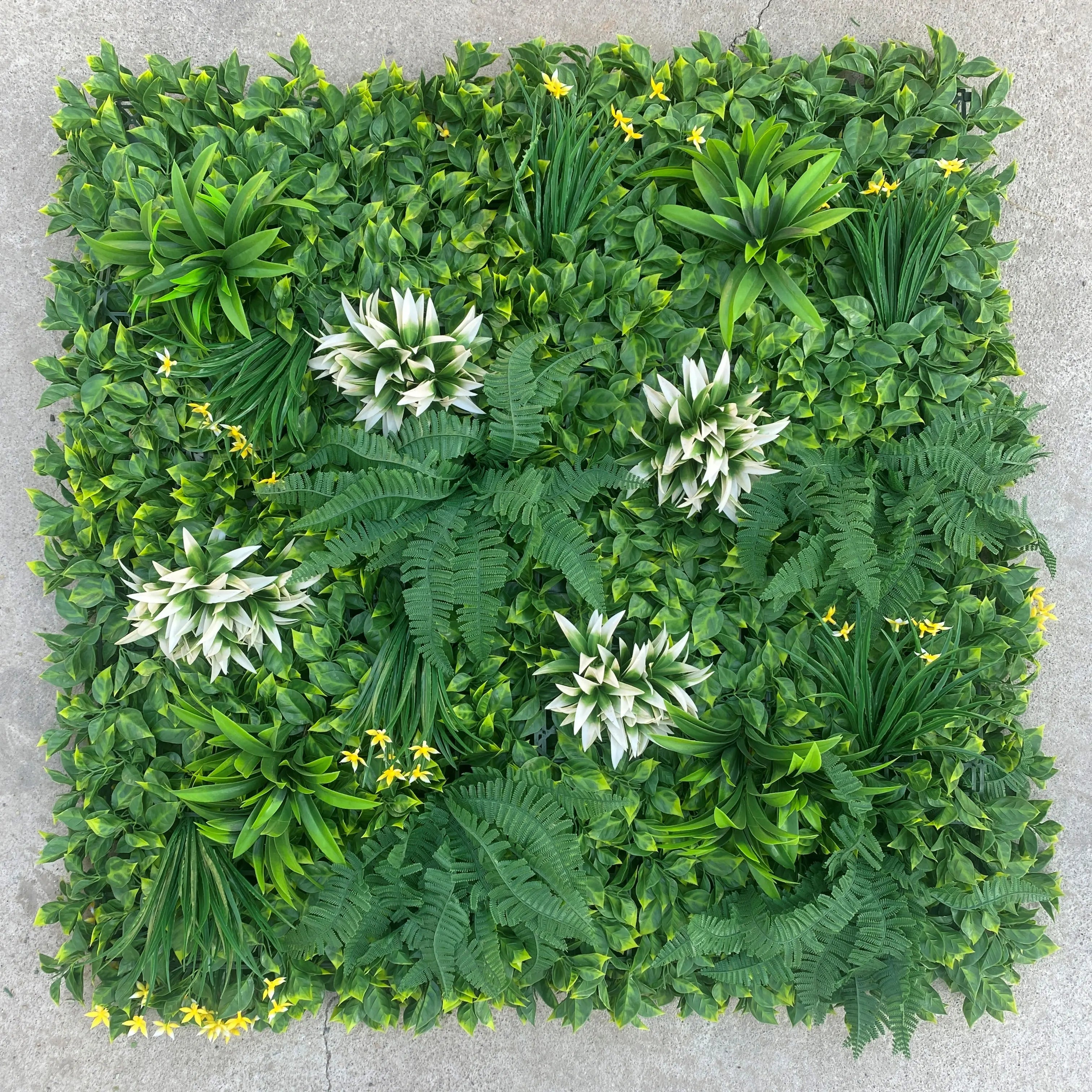 Green Plastic Artificial Grass Wall Panel for Outdoor Waterproof Durable Stylish Plant Wall Design