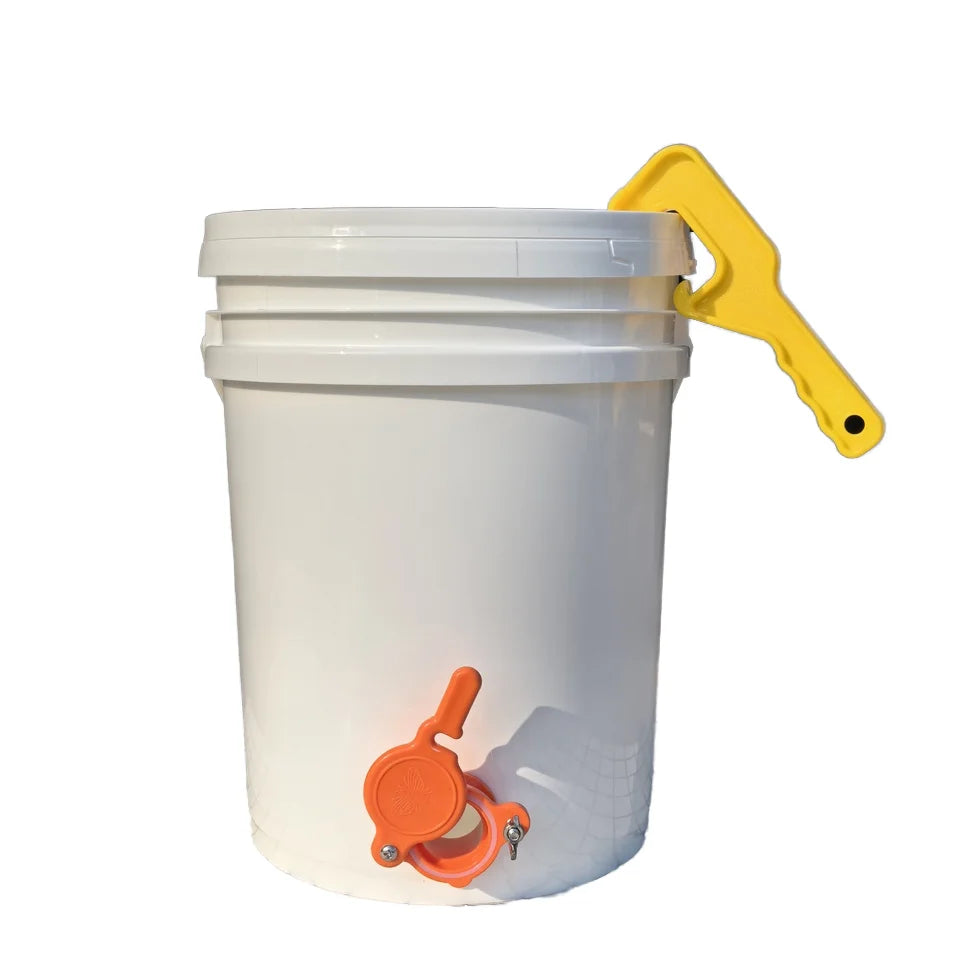20L White Honey Bucket Set with Spout & Opener for Animal Husbandry Includes Essential Features