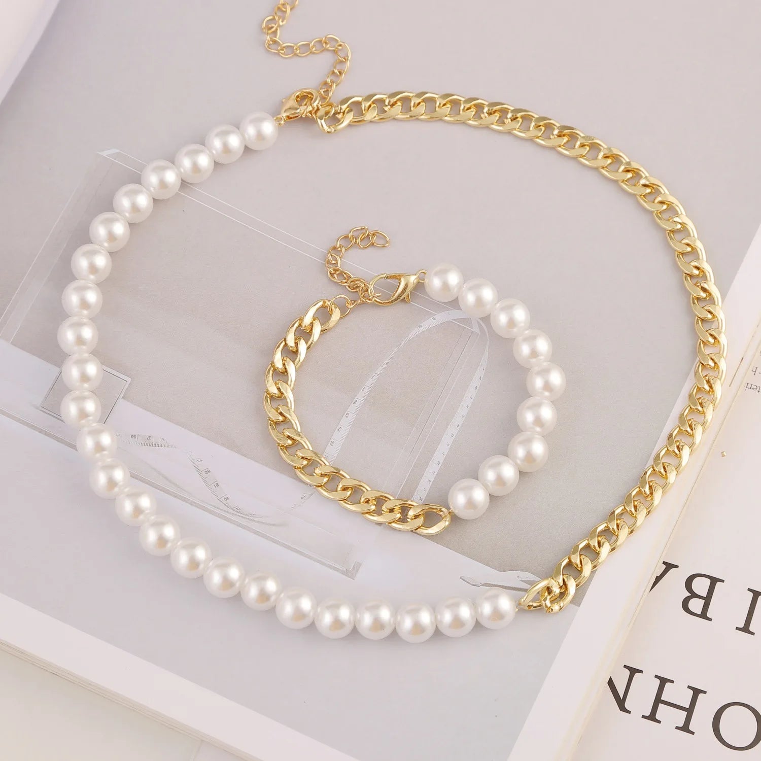 2023 Fashion White Pearl Necklace Bracelet New Design Gold Plated Coin Heart Pendant Pearl Necklace Bracelet Set Jewelry Women