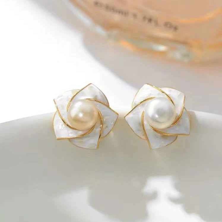 Camellia Shell Spiral Flower Stud Earrings 6-7mm Mm Freshwater Pearl Stud Earrings Ladies Temperament Stud Earrings Cute Women