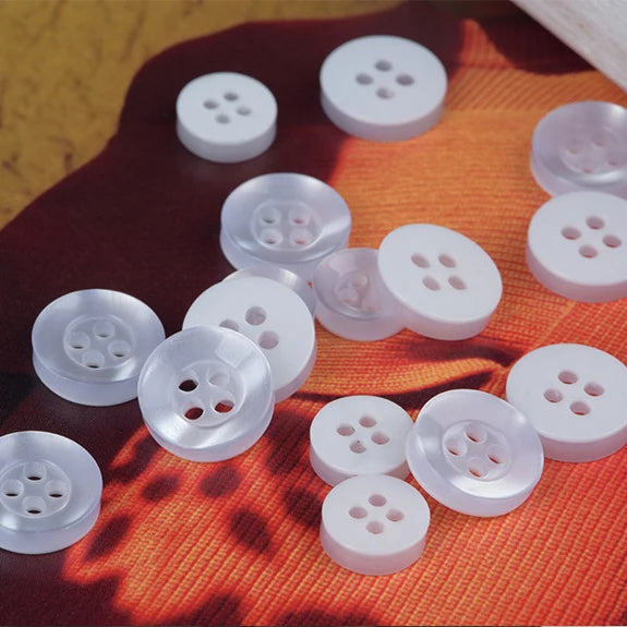 Fashion Style 4 Holes Polyester Plastic Button Pearl White Shirt Wide Edge Collar Resin Flat Buttons