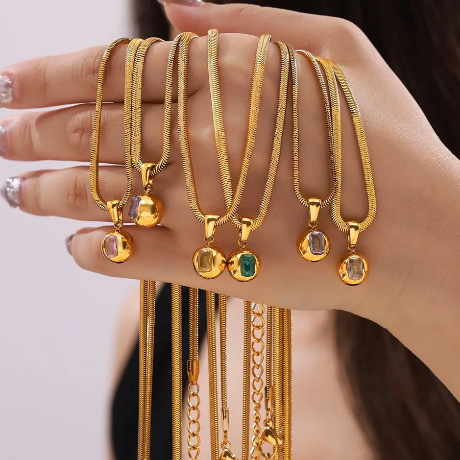 YF3799 Fashionable Minimalist Jewelry Stainless Steel 18k Gold Plated Round Pendant Colored Zircon Waterproof Necklace