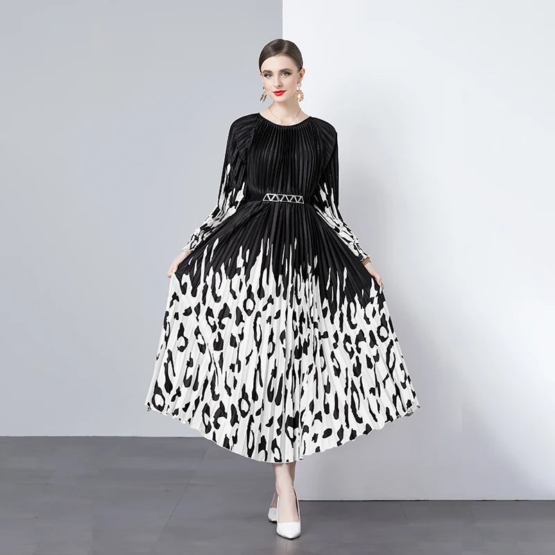 OEM/ODM 2024 Summer New Printed Ruched Chiffon Dress Bell Sleeve Crew Neck Ladies Casual Style Pleated Women's Dress