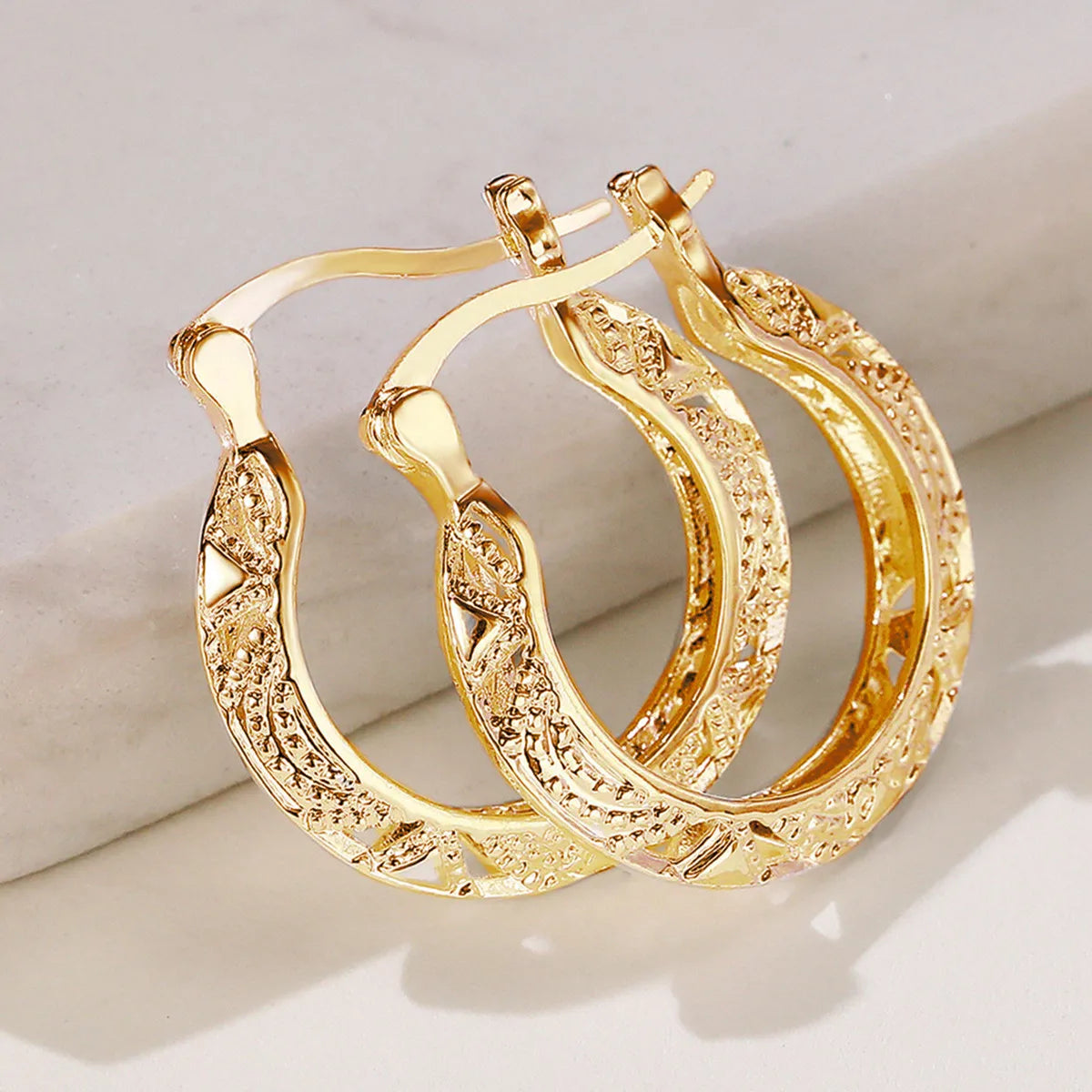 CAOSHI OEM ODM Hollow Hoop Earrings Gold Silver Rose Gold Coating Women Fashion Jewelry Thick Ladies Bridal Earrings