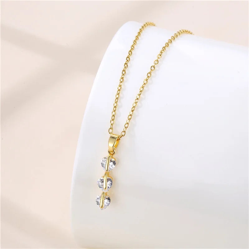 SC New Trendy Love Heart Necklace Gold Plated Heart Pendant Necklace Stainless Steel Zircon Pendant Necklace for Women and Girls
