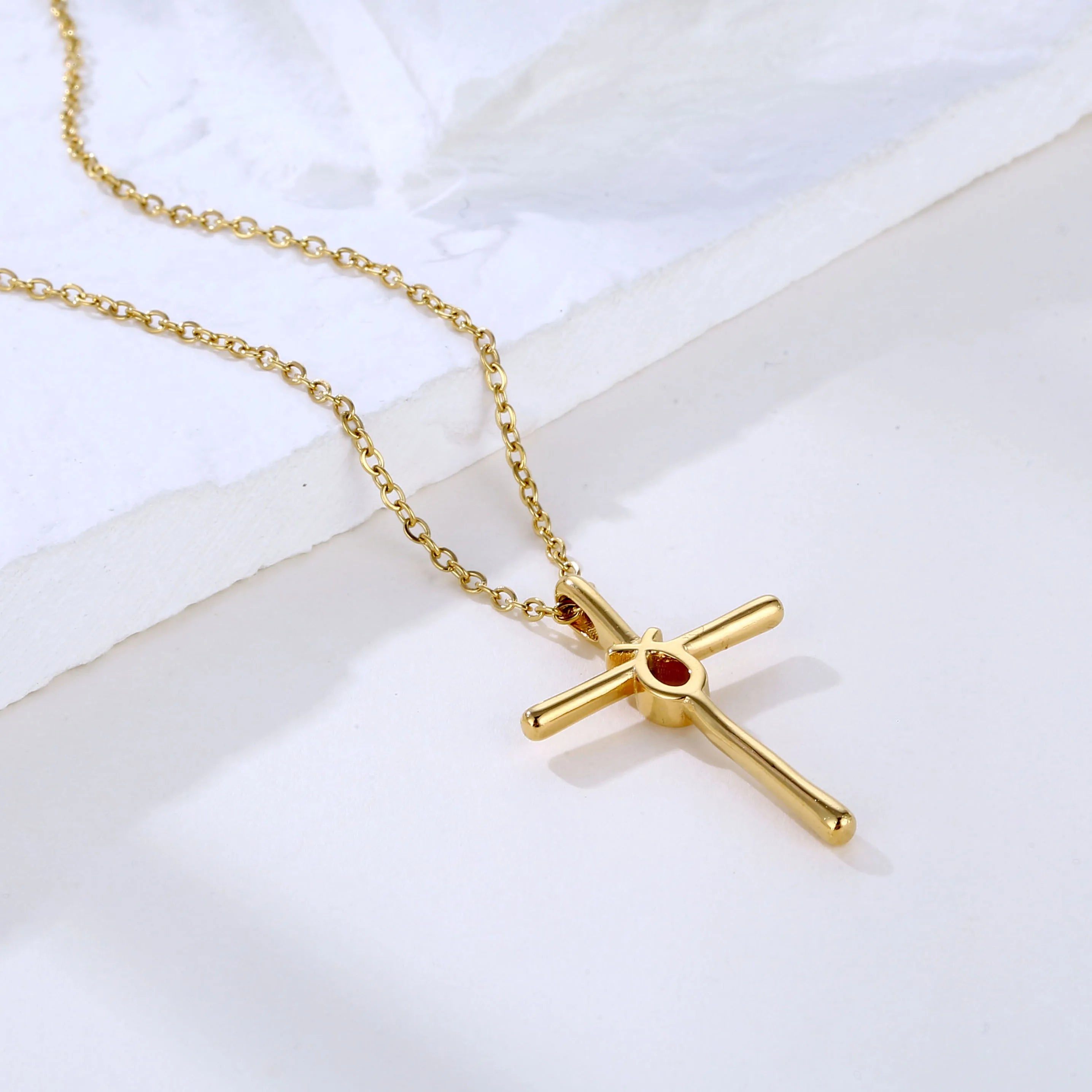 No Fade Stainless Steel Cross Necklace Fashion 18K Gold Plated Crucifix Jewelry Women Men Christian Cross Pendant Necklace